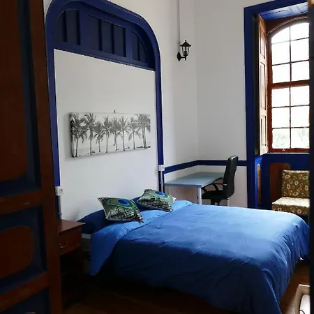 Atlantis Surf Guest house *